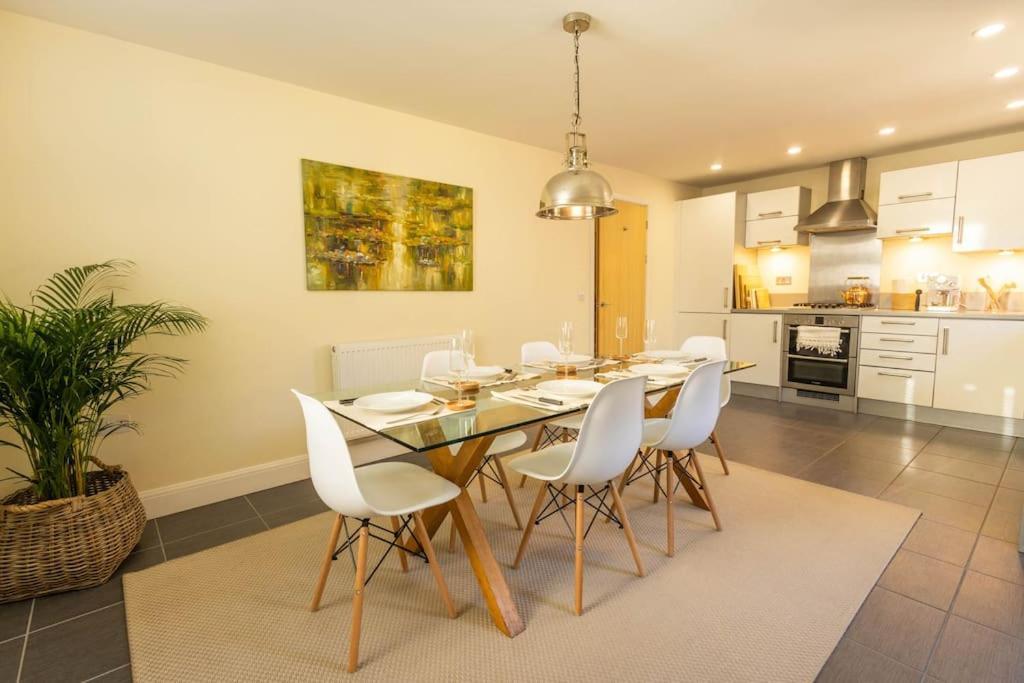 The Wellness Lodge- Gym, Table Tennis, Cinema, Parking And More! Bath Exterior foto